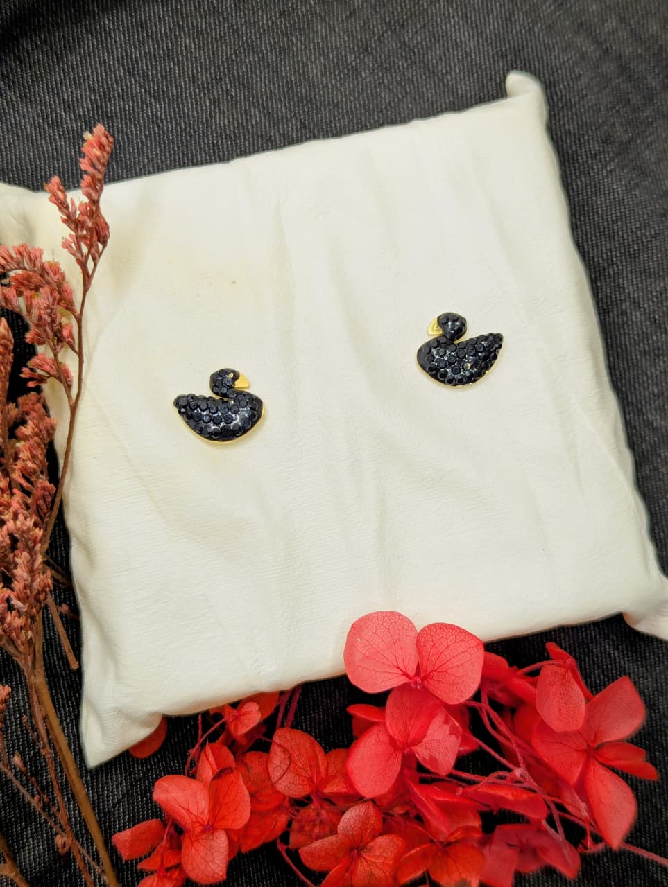 Black Swan Harmony Studs